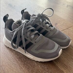 Adidas Kids Sneakers in Gray and Black
